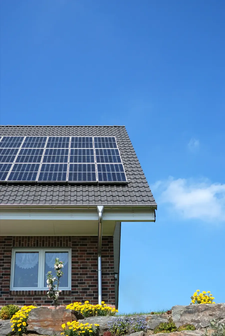 Einfamilienhaus mit Photovoltaikanlage auf dem Dach